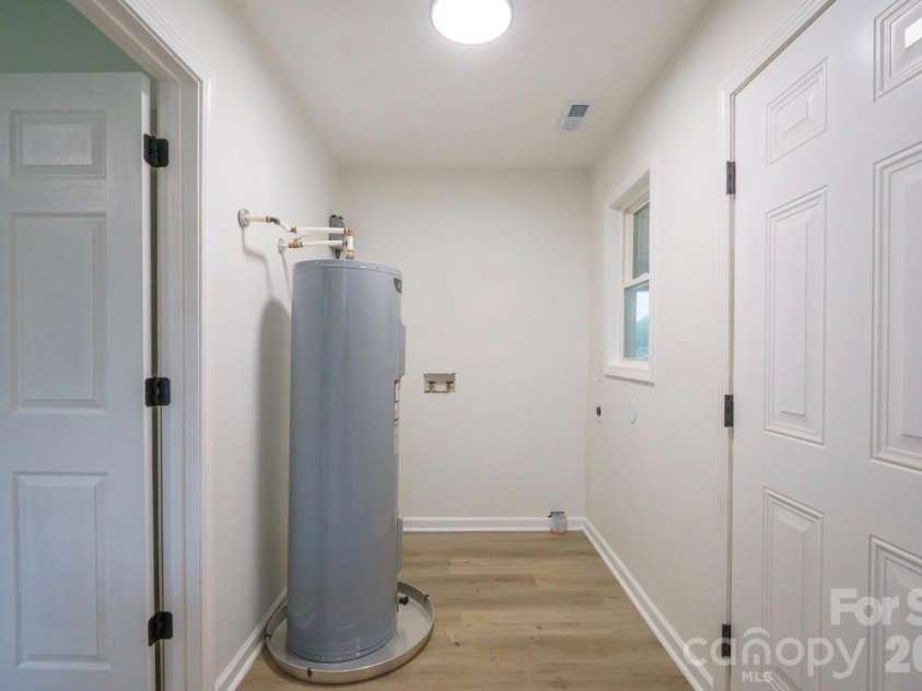 1810 Greenbriar Road, Statesville, NC 28677.  MLS# CAR4395838, YatesRealty ID 38038. Laundry/Back Entry