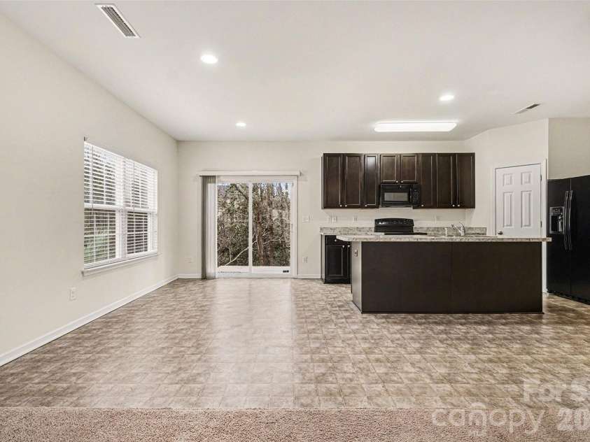 1526 Glenbar Court, Clover, SC 29710.  MLS# CAR4337838, YatesRealty ID 3804. Dining & kitchen