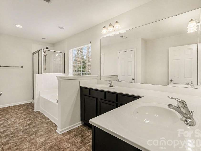 1526 Glenbar Court, Clover, SC 29710.  MLS# CAR4337838, YatesRealty ID 3804. Primary Bathroom