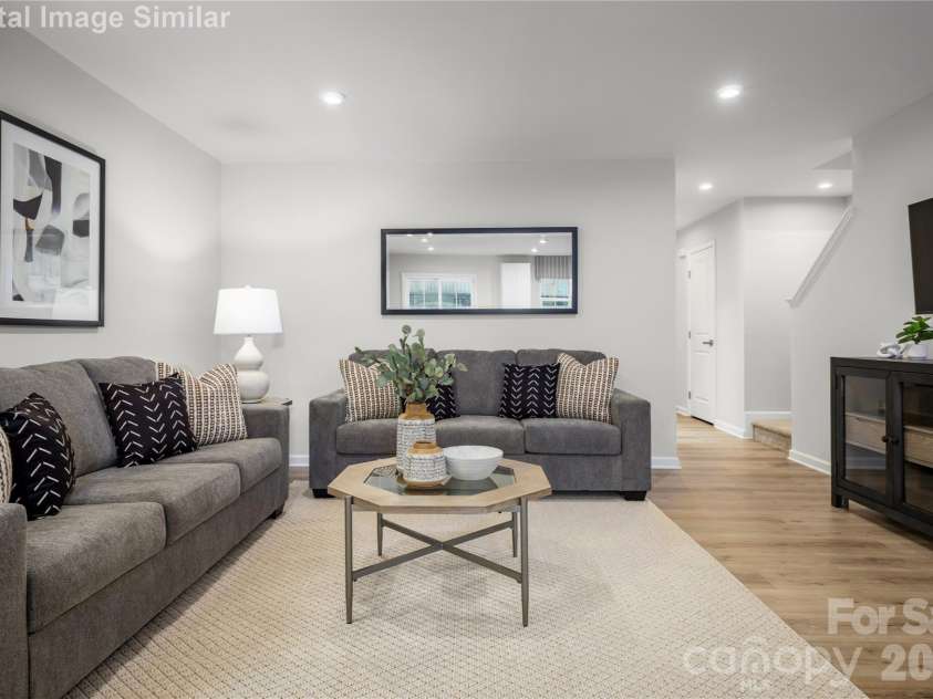 6121 Bridle Creek Drive, Charlotte, NC 28214.  MLS# CAR4399579, YatesRealty ID 38041. Roomy yet cozy—this inviting family space is made for relaxing, entertaining, and creating unforgettable moments.
