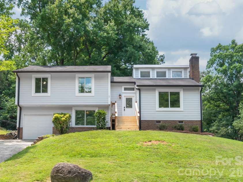 10129 Eagle Court, Charlotte, NC 28277.  MLS# CAR4399688, YatesRealty ID 38042. 