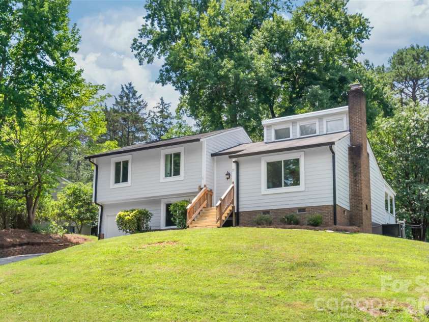 10129 Eagle Court, Charlotte, NC 28277.  MLS# CAR4399688, YatesRealty ID 38042. 