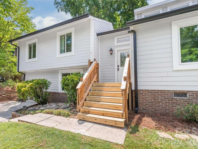10129 Eagle Court, Charlotte, NC 28277.  MLS# CAR4399688, YatesRealty ID 38042. 