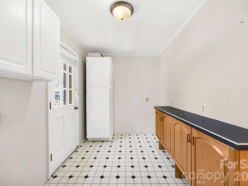 3960 Burton Lane, Denver, NC 28037.  MLS# CAR4398125, YatesRealty ID 38045. Laundry room