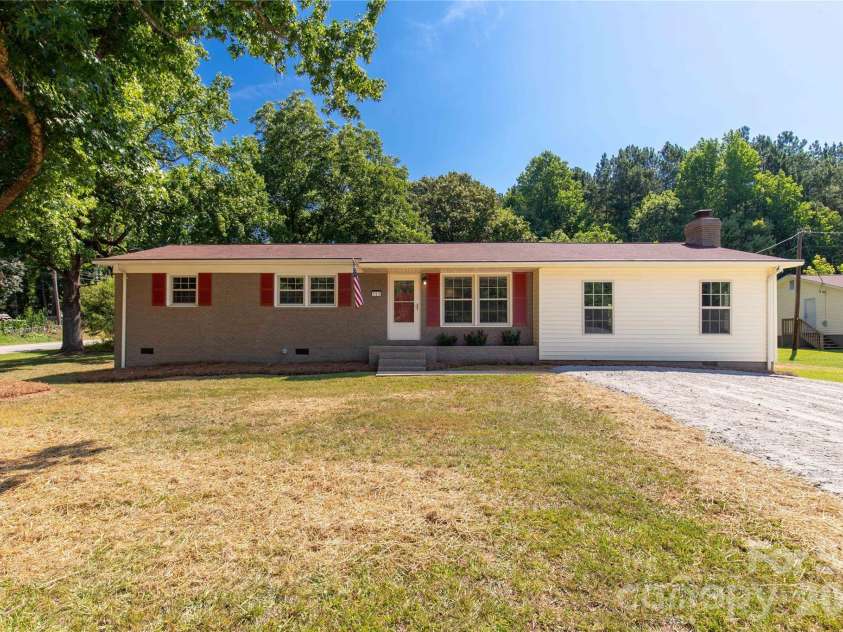 151 Old Gregory Lane, Lancaster, SC 29720.  MLS# CAR4402110, YatesRealty ID 38046. 