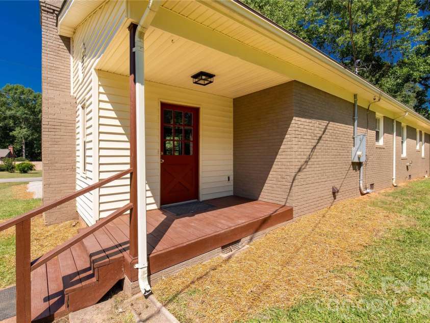 151 Old Gregory Lane, Lancaster, SC 29720.  MLS# CAR4402110, YatesRealty ID 38046. 