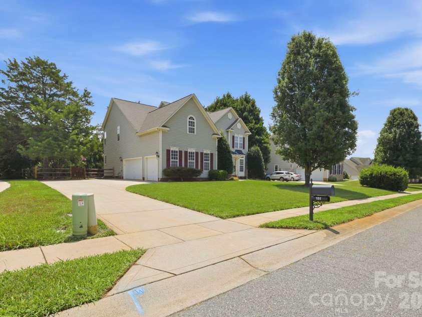 151 Corona Circle, Mooresville, NC 28117.  MLS# CAR4402509, YatesRealty ID 38047. 