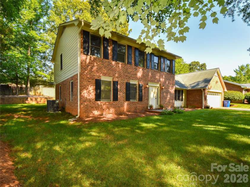 792 Reaford Road, Winston Salem, NC 27104.  MLS# CAR4397982, YatesRealty ID 38048. 