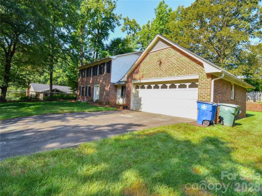 792 Reaford Road, Winston Salem, NC 27104.  MLS# CAR4397982, YatesRealty ID 38048. 