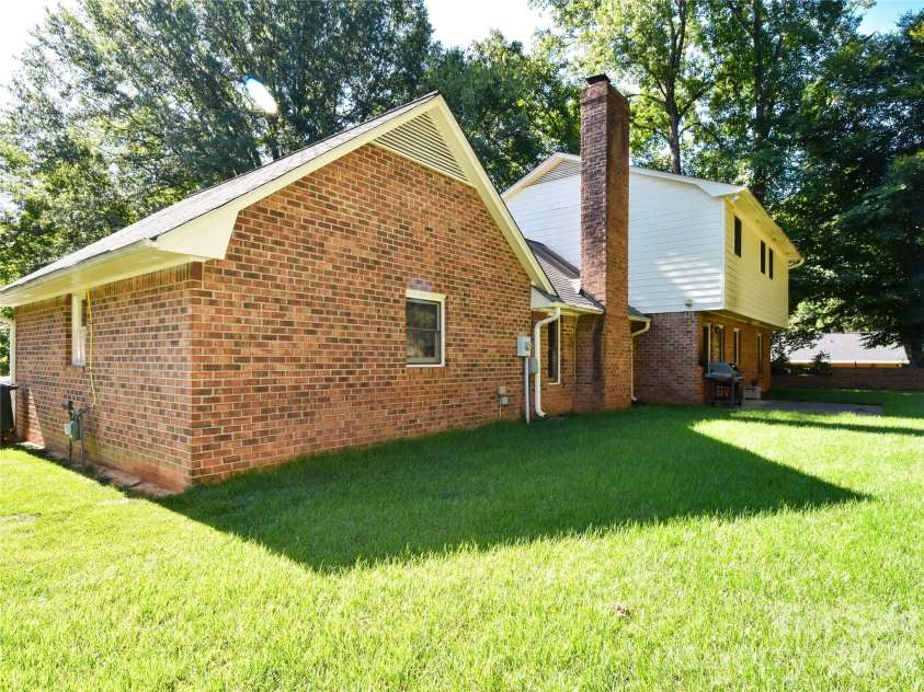 792 Reaford Road, Winston Salem, NC 27104.  MLS# CAR4397982, YatesRealty ID 38048. 