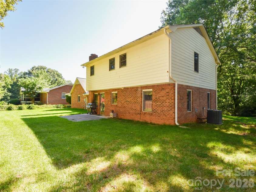 792 Reaford Road, Winston Salem, NC 27104.  MLS# CAR4397982, YatesRealty ID 38048. 