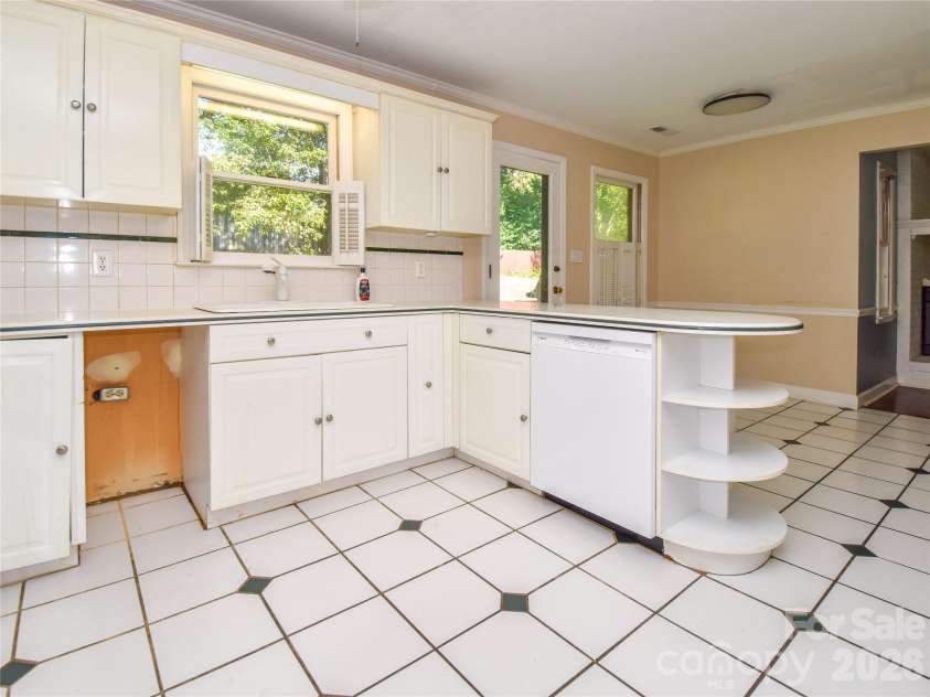 792 Reaford Road, Winston Salem, NC 27104.  MLS# CAR4397982, YatesRealty ID 38048. 