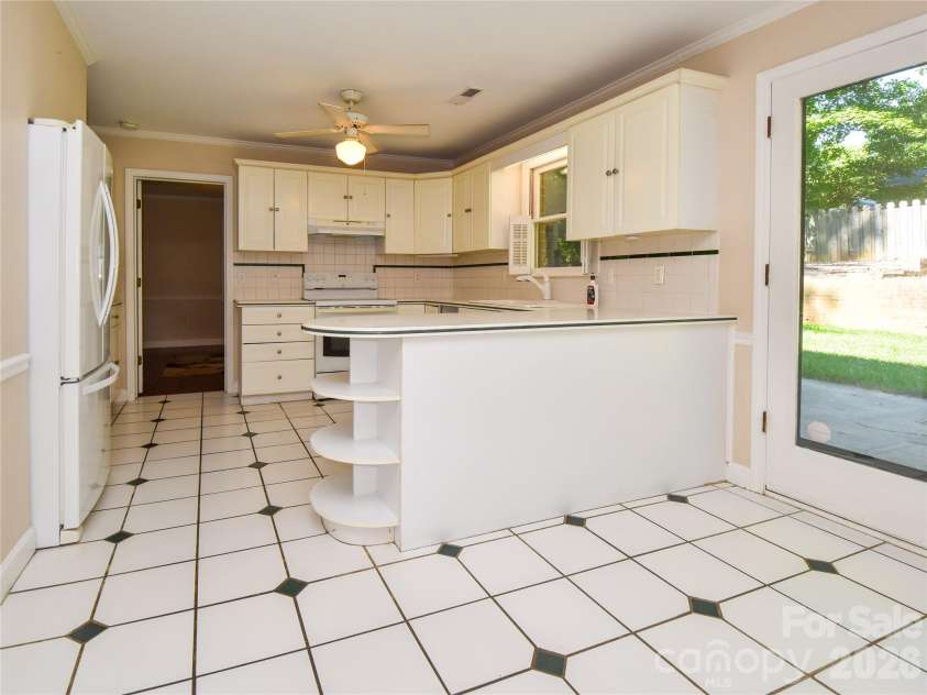 792 Reaford Road, Winston Salem, NC 27104.  MLS# CAR4397982, YatesRealty ID 38048. 