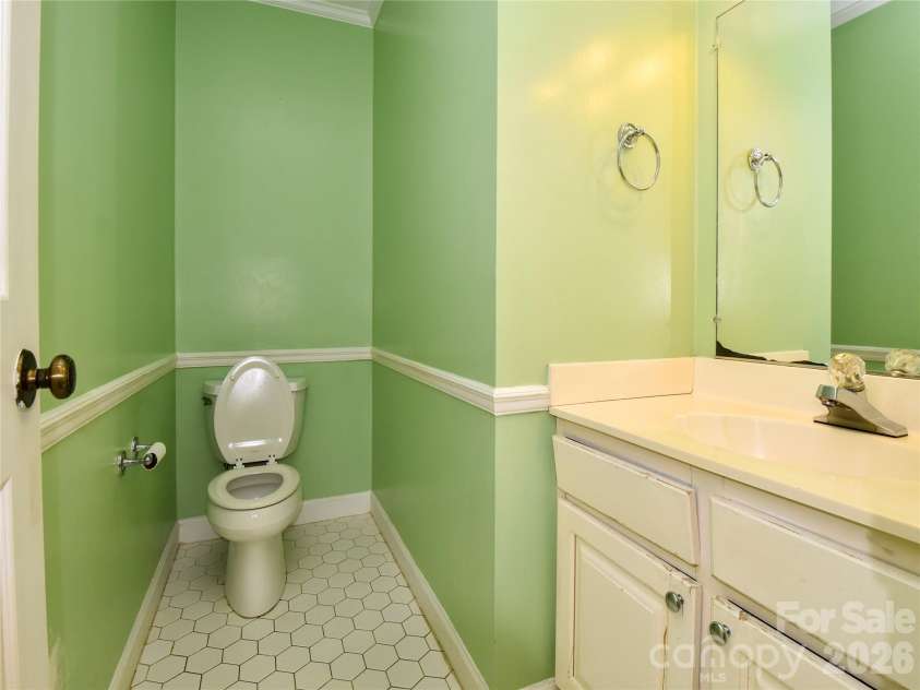 792 Reaford Road, Winston Salem, NC 27104.  MLS# CAR4397982, YatesRealty ID 38048. 