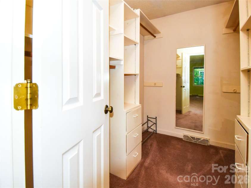 792 Reaford Road, Winston Salem, NC 27104.  MLS# CAR4397982, YatesRealty ID 38048. 