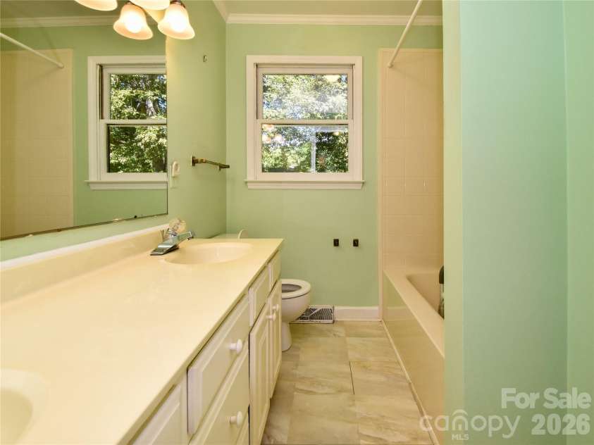 792 Reaford Road, Winston Salem, NC 27104.  MLS# CAR4397982, YatesRealty ID 38048. 