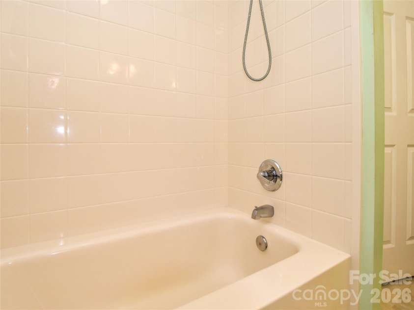 792 Reaford Road, Winston Salem, NC 27104.  MLS# CAR4397982, YatesRealty ID 38048. 