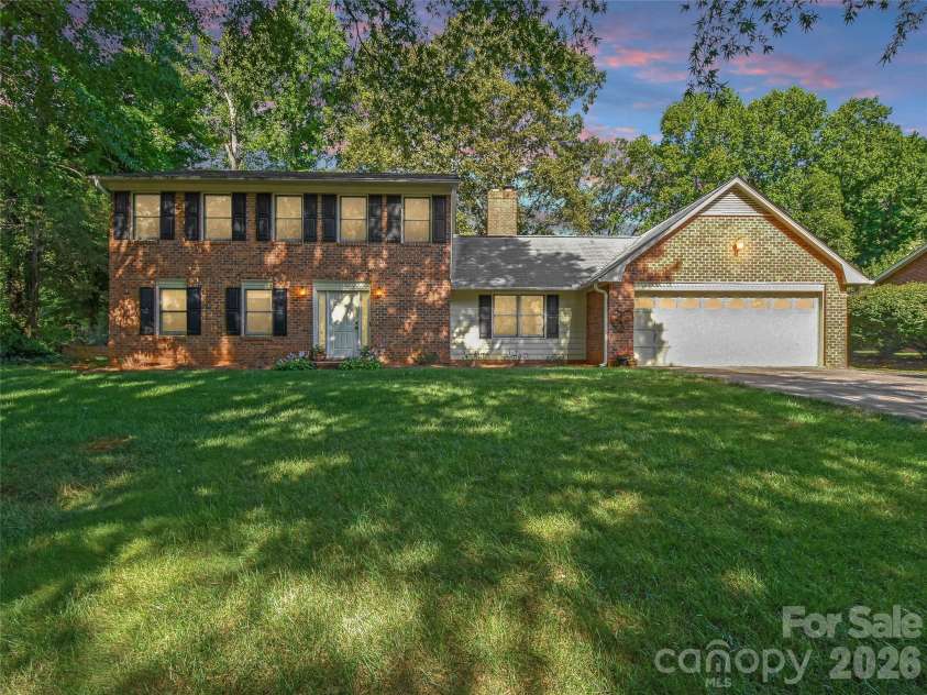 792 Reaford Road, Winston Salem, NC 27104.  MLS# CAR4397982, YatesRealty ID 38048. 