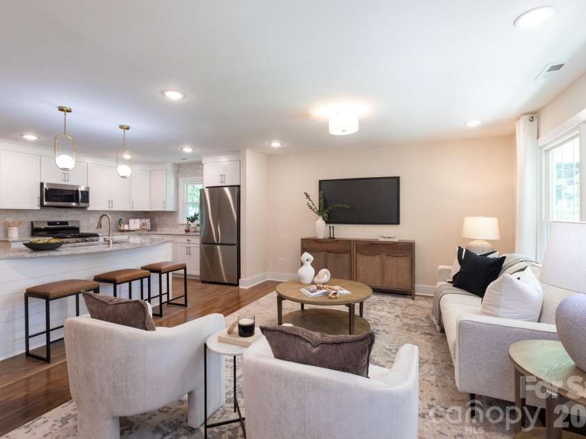 3721 Bankston Place, Charlotte, NC 28215.  MLS# CAR4394807, YatesRealty ID 38049. 