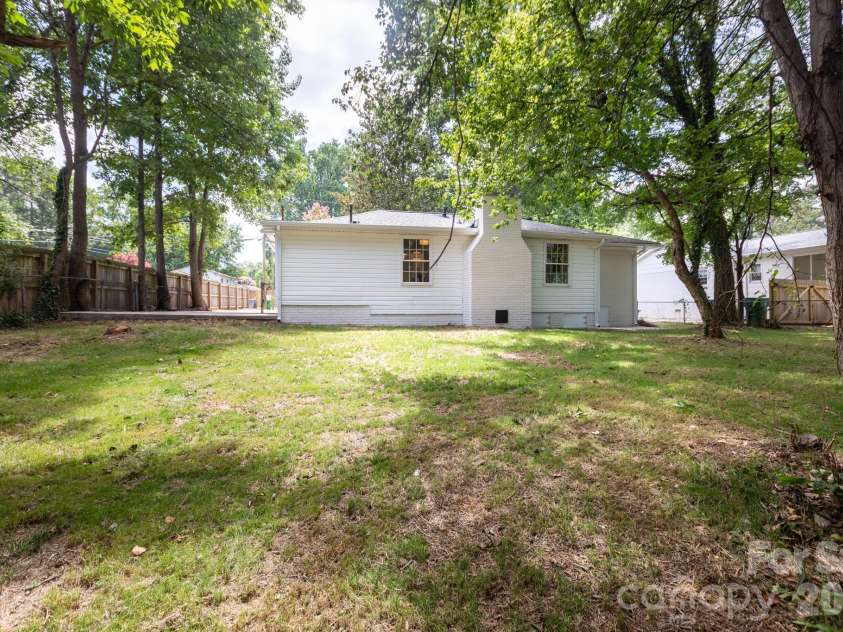3721 Bankston Place, Charlotte, NC 28215.  MLS# CAR4394807, YatesRealty ID 38049. 
