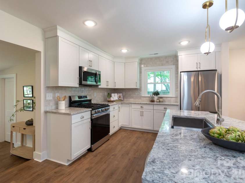 3721 Bankston Place, Charlotte, NC 28215.  MLS# CAR4394807, YatesRealty ID 38049. 