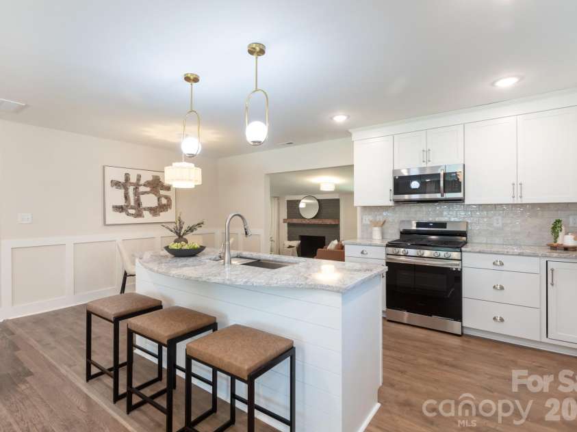3721 Bankston Place, Charlotte, NC 28215.  MLS# CAR4394807, YatesRealty ID 38049. 
