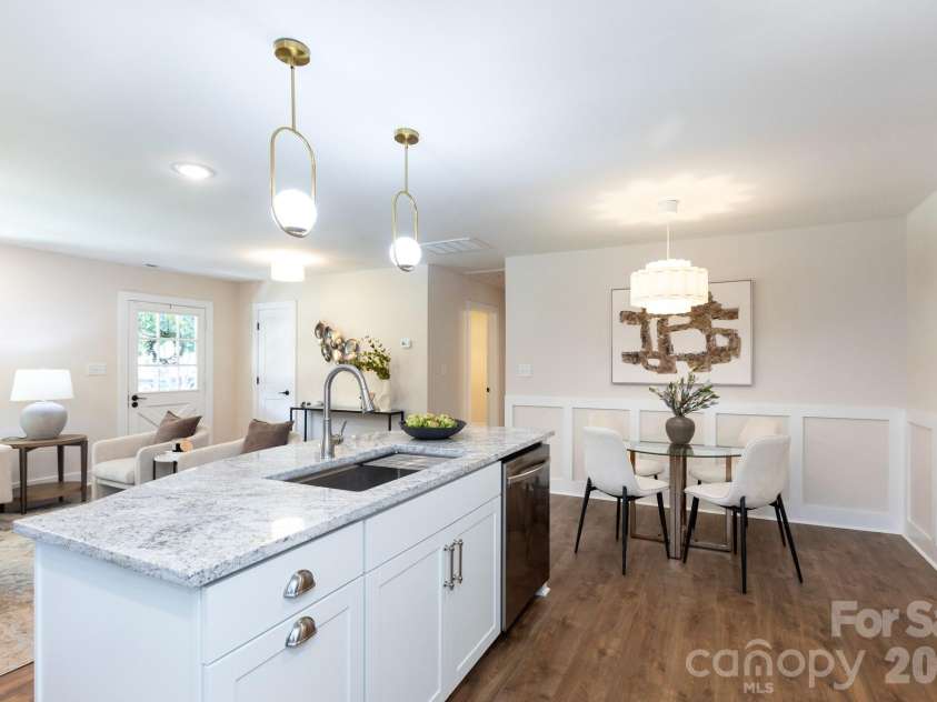 3721 Bankston Place, Charlotte, NC 28215.  MLS# CAR4394807, YatesRealty ID 38049. 