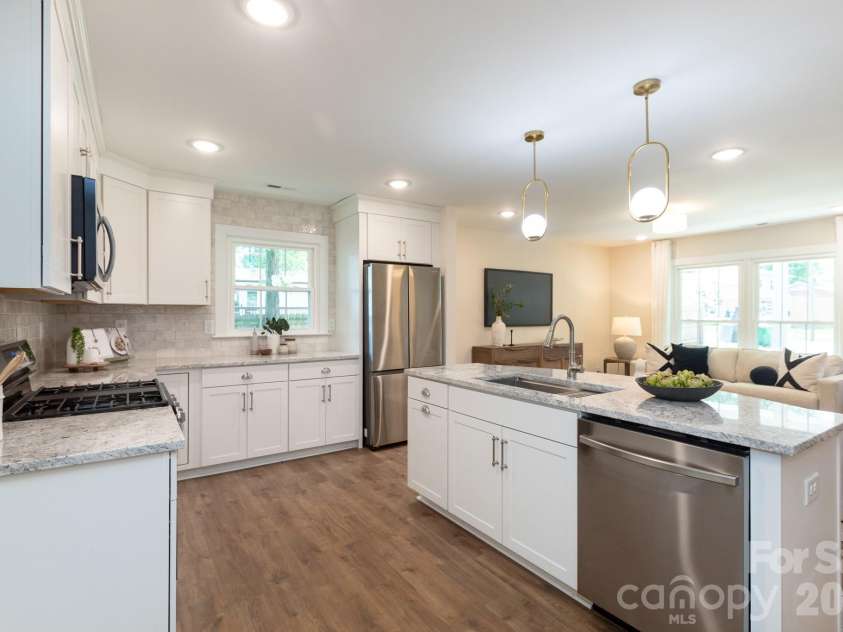 3721 Bankston Place, Charlotte, NC 28215.  MLS# CAR4394807, YatesRealty ID 38049. 