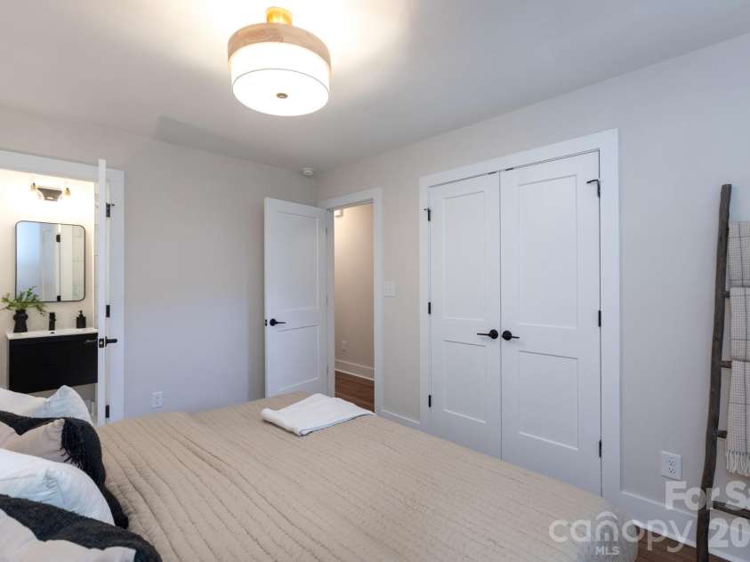 3721 Bankston Place, Charlotte, NC 28215.  MLS# CAR4394807, YatesRealty ID 38049. 