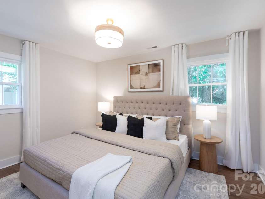 3721 Bankston Place, Charlotte, NC 28215.  MLS# CAR4394807, YatesRealty ID 38049. 
