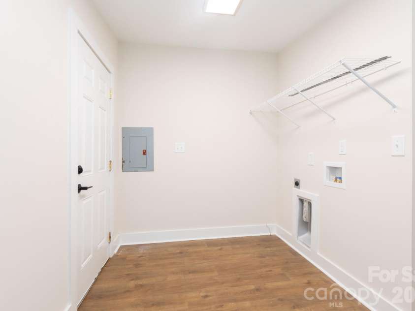 3721 Bankston Place, Charlotte, NC 28215.  MLS# CAR4394807, YatesRealty ID 38049. 