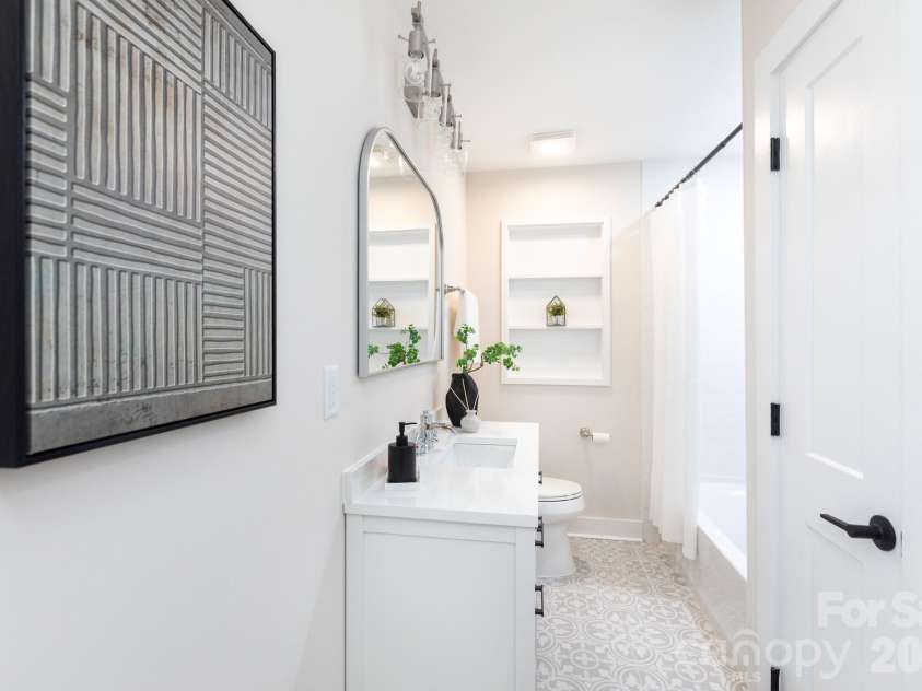 3721 Bankston Place, Charlotte, NC 28215.  MLS# CAR4394807, YatesRealty ID 38049. 