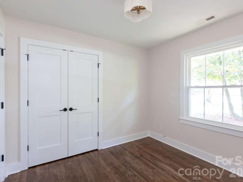 3721 Bankston Place, Charlotte, NC 28215.  MLS# CAR4394807, YatesRealty ID 38049. 
