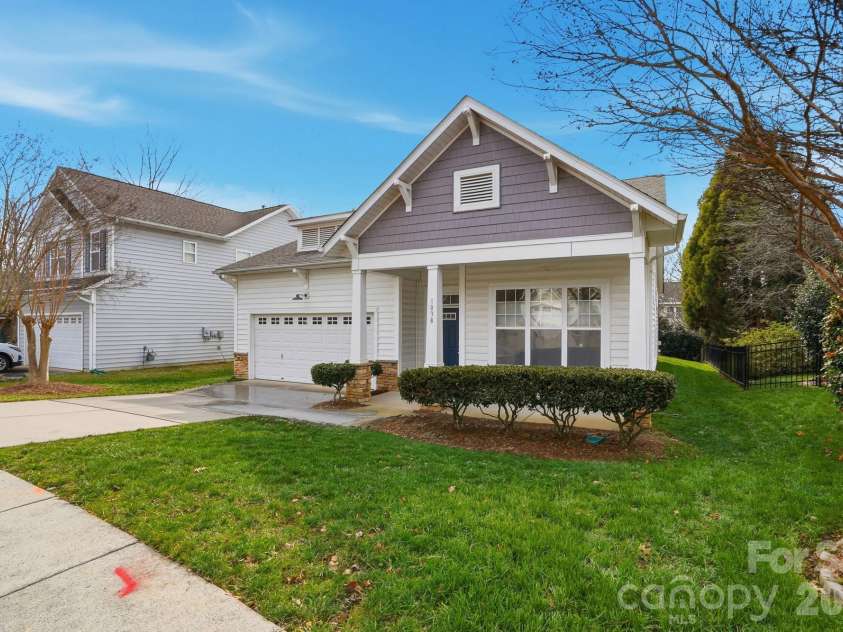 1038 Kensrowe Lane, Matthews, NC 28104.  MLS# CAR4342375, YatesRealty ID 3805. 