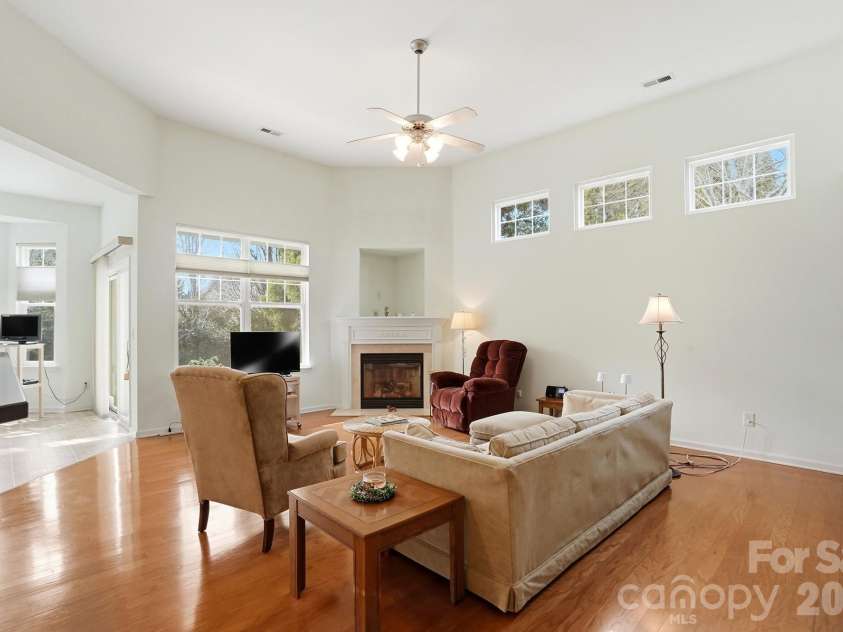 1038 Kensrowe Lane, Matthews, NC 28104.  MLS# CAR4342375, YatesRealty ID 3805. 