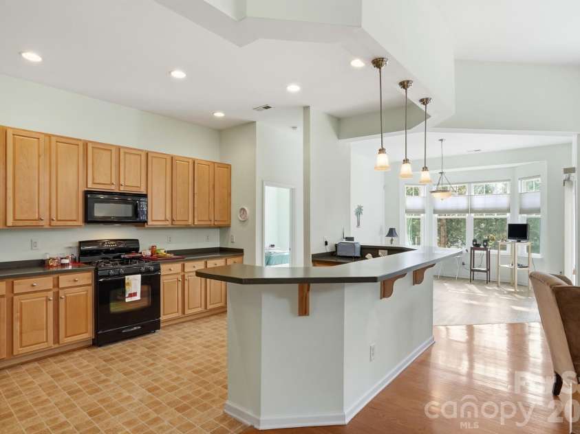 1038 Kensrowe Lane, Matthews, NC 28104.  MLS# CAR4342375, YatesRealty ID 3805. 