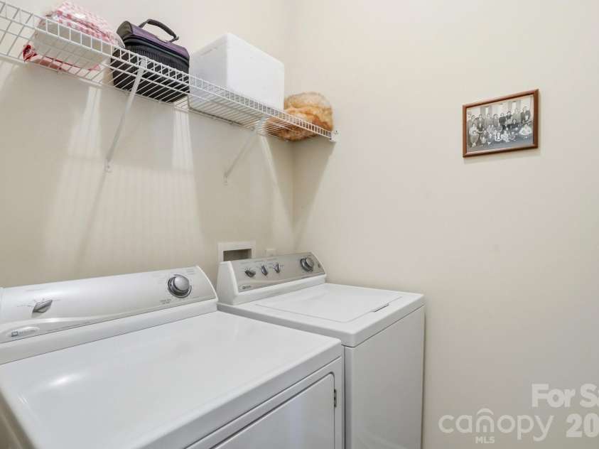 1038 Kensrowe Lane, Matthews, NC 28104.  MLS# CAR4342375, YatesRealty ID 3805. 