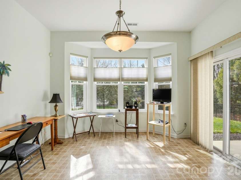 1038 Kensrowe Lane, Matthews, NC 28104.  MLS# CAR4342375, YatesRealty ID 3805. 