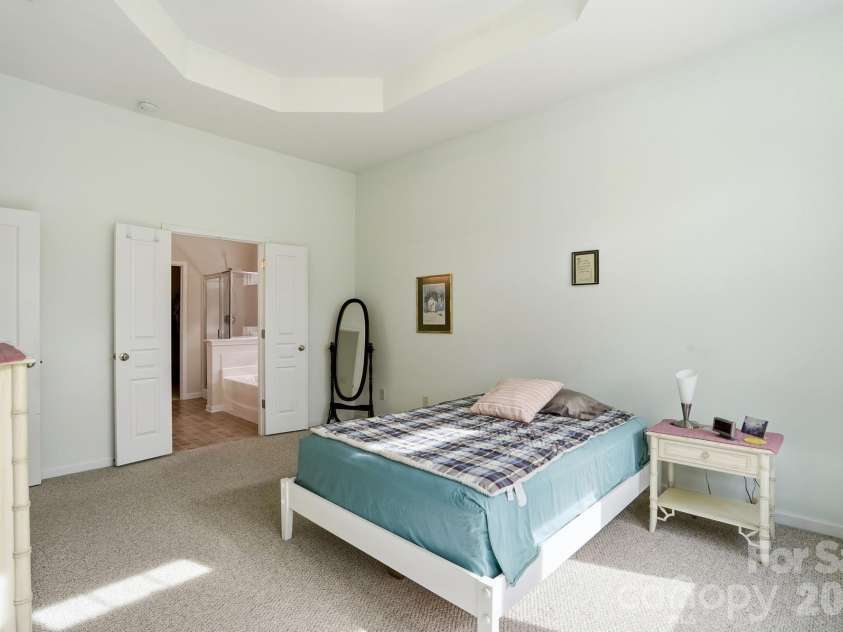 1038 Kensrowe Lane, Matthews, NC 28104.  MLS# CAR4342375, YatesRealty ID 3805. 