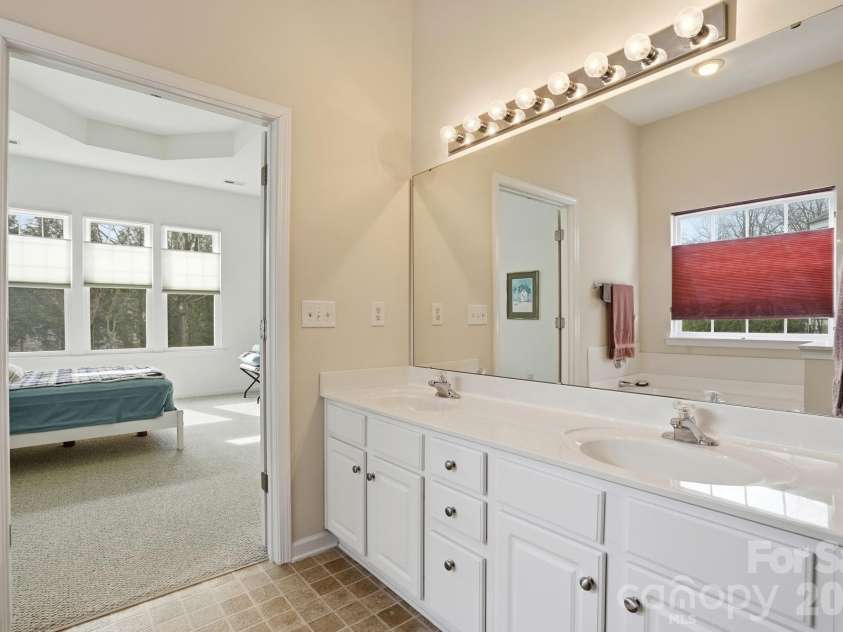 1038 Kensrowe Lane, Matthews, NC 28104.  MLS# CAR4342375, YatesRealty ID 3805. 