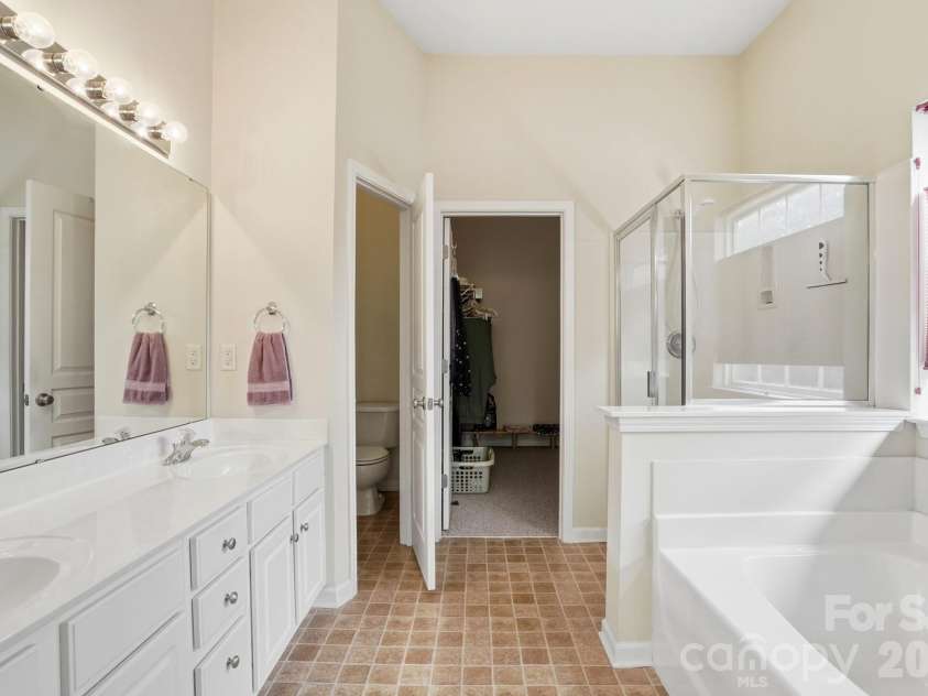 1038 Kensrowe Lane, Matthews, NC 28104.  MLS# CAR4342375, YatesRealty ID 3805. 