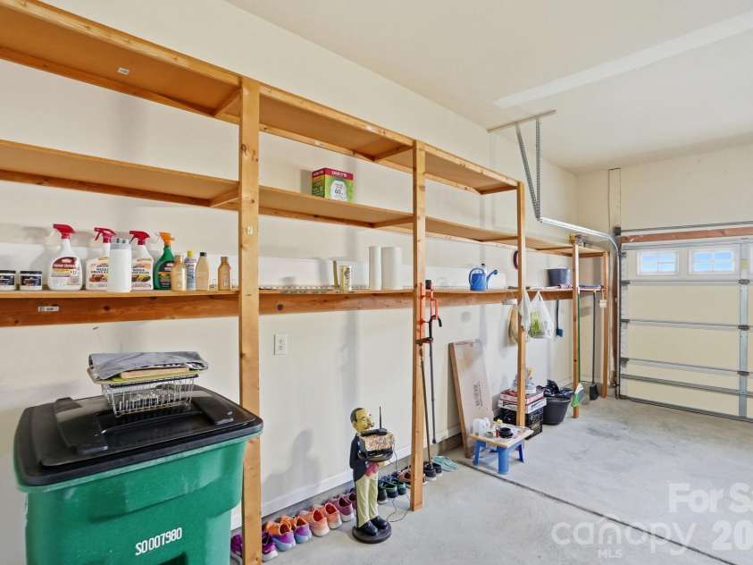 1038 Kensrowe Lane, Matthews, NC 28104.  MLS# CAR4342375, YatesRealty ID 3805. 