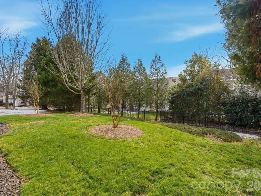 1038 Kensrowe Lane, Matthews, NC 28104.  MLS# CAR4342375, YatesRealty ID 3805. 