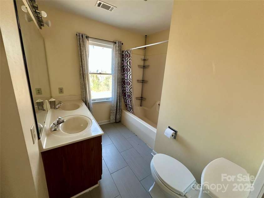 512 Elm Street, Pageland, SC 29728.  MLS# CAR4196495, YatesRealty ID 3805. 2nd floor hall bathroom