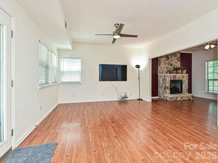 13518 Krislyn Woods Place, Charlotte, NC 28278.  MLS# CAR4402936, YatesRealty ID 38050. 