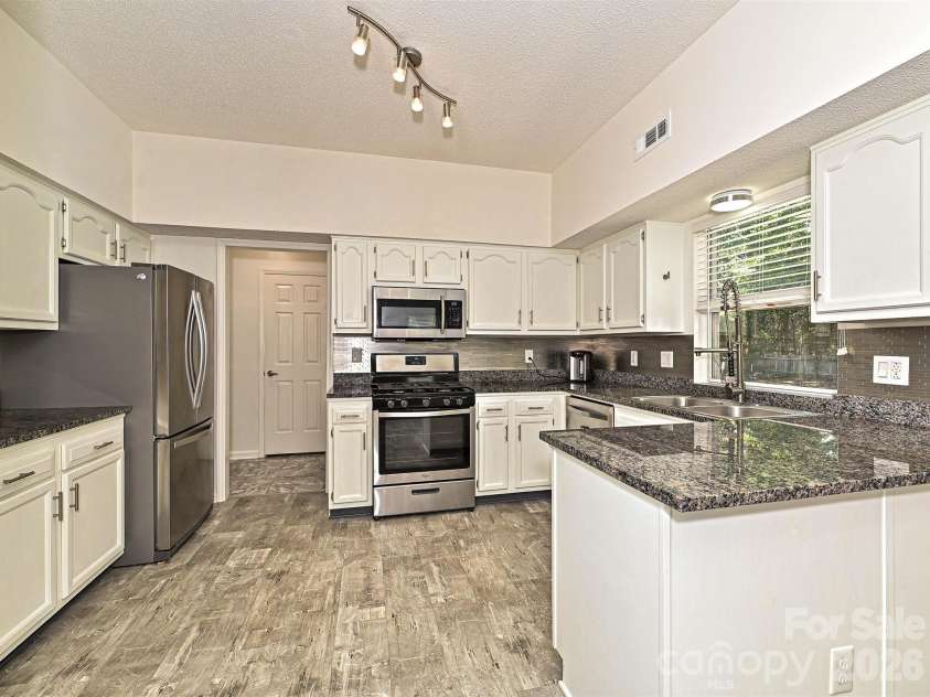 13518 Krislyn Woods Place, Charlotte, NC 28278.  MLS# CAR4402936, YatesRealty ID 38050. 
