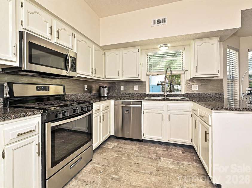 13518 Krislyn Woods Place, Charlotte, NC 28278.  MLS# CAR4402936, YatesRealty ID 38050. 