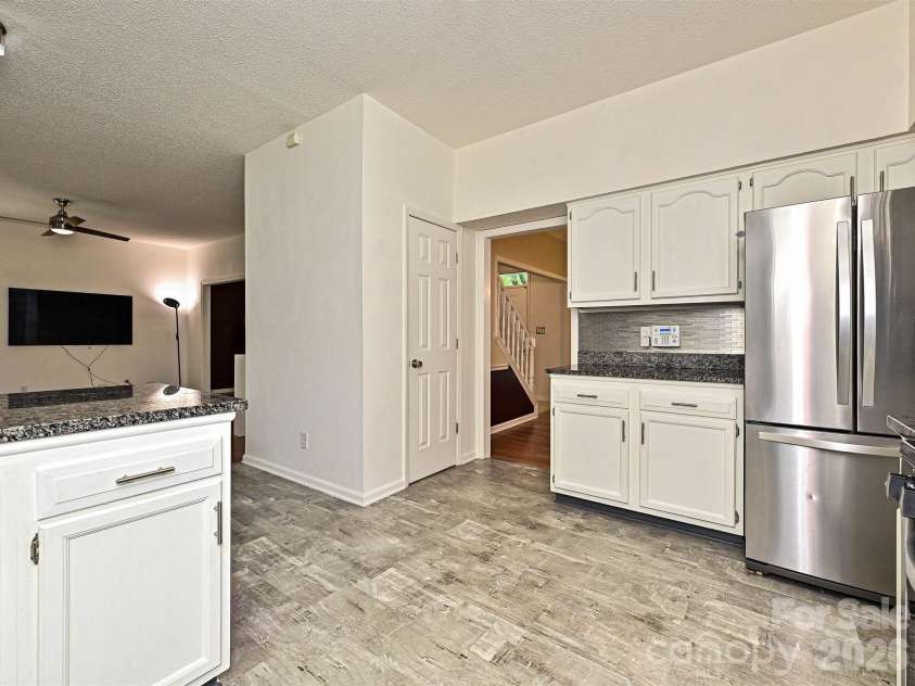 13518 Krislyn Woods Place, Charlotte, NC 28278.  MLS# CAR4402936, YatesRealty ID 38050. 