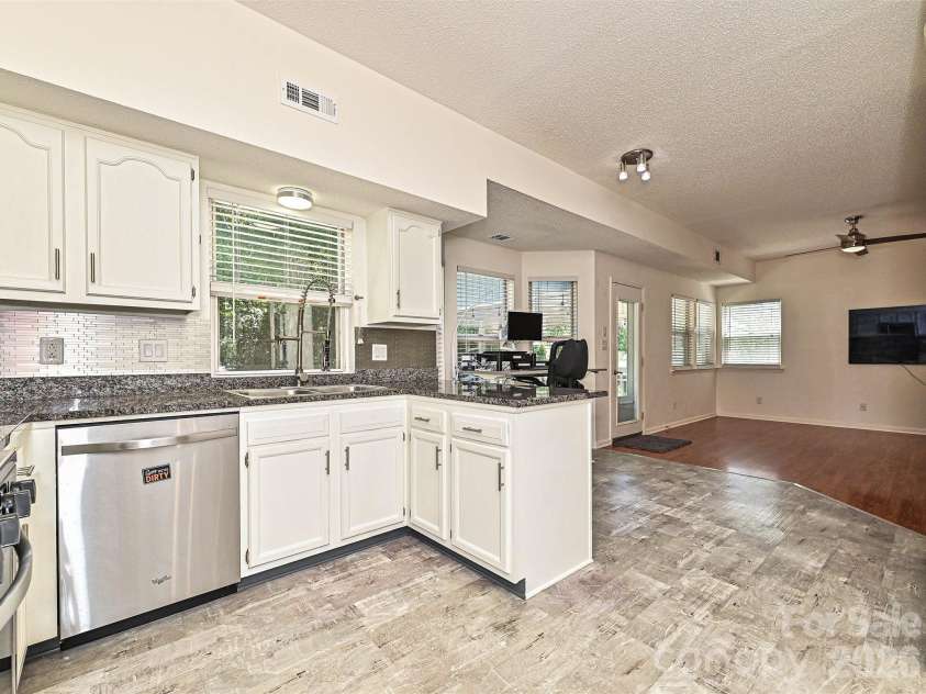 13518 Krislyn Woods Place, Charlotte, NC 28278.  MLS# CAR4402936, YatesRealty ID 38050. 