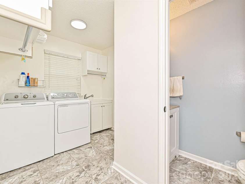 13518 Krislyn Woods Place, Charlotte, NC 28278.  MLS# CAR4402936, YatesRealty ID 38050. 